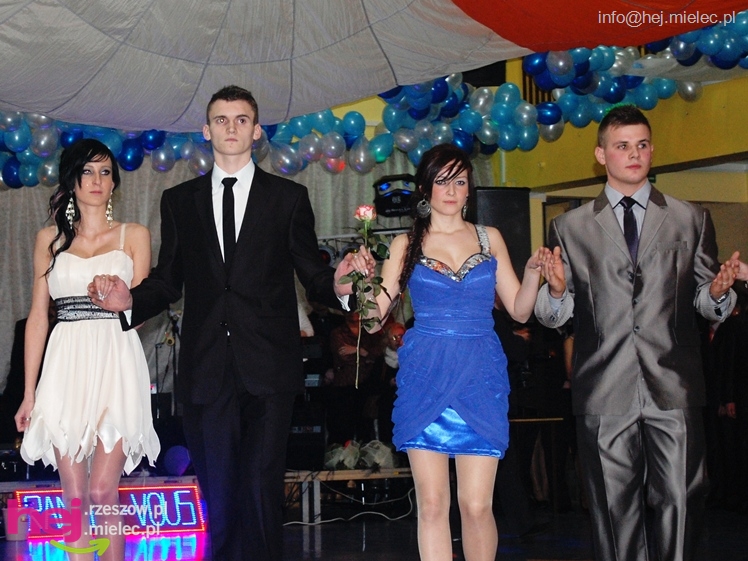 Studniówka w Zespole Szkół imienia Groszkowskiego - część 1