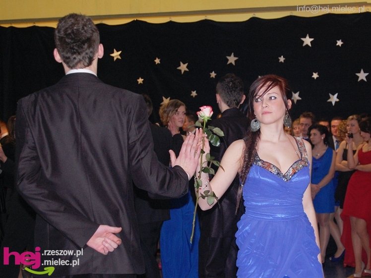 Studniówka w Zespole Szkół imienia Groszkowskiego - część 1