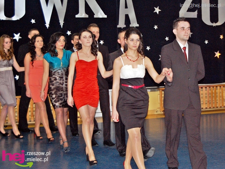 Studniówka w Zespole Szkół imienia Groszkowskiego - część 1