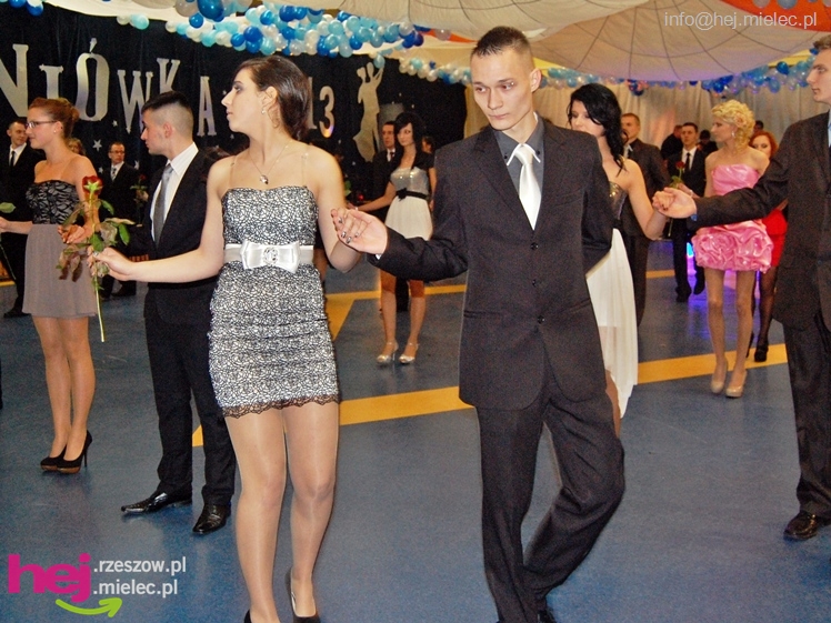 Studniówka w Zespole Szkół imienia Groszkowskiego - część 1