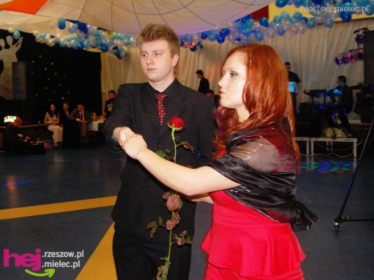 Studniówka w Zespole Szkół imienia Groszkowskiego - część 2