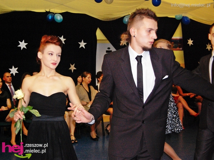 Studniówka w Zespole Szkół imienia Groszkowskiego - część 2