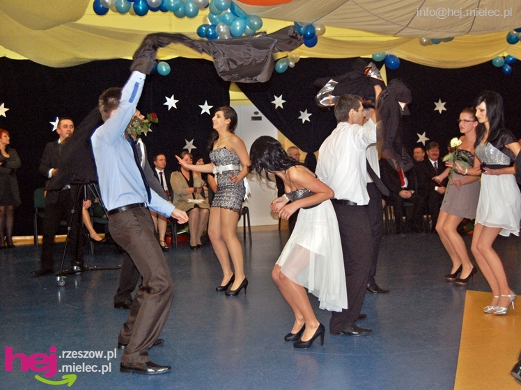 Studniówka w Zespole Szkół imienia Groszkowskiego - część 2