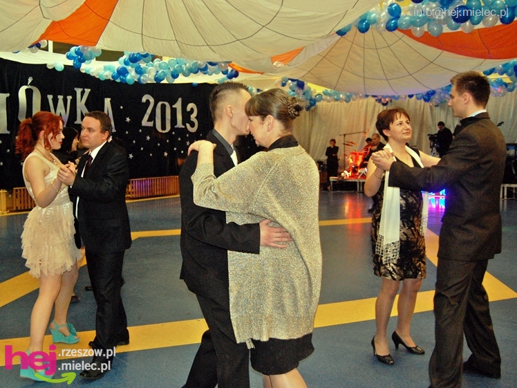 Studniówka w Zespole Szkół imienia Groszkowskiego - część 2