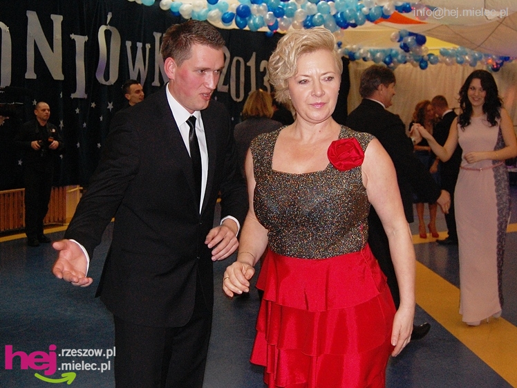 Studniówka w Zespole Szkół imienia Groszkowskiego - część 2