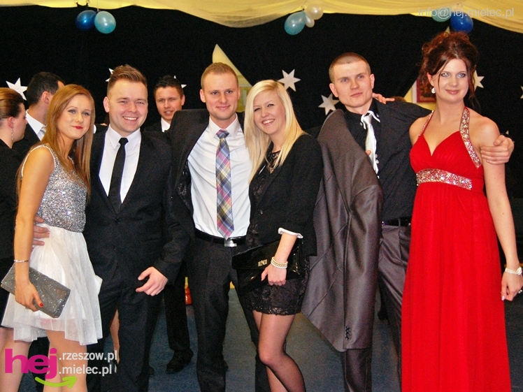 Studniówka w Zespole Szkół imienia Groszkowskiego - część 2