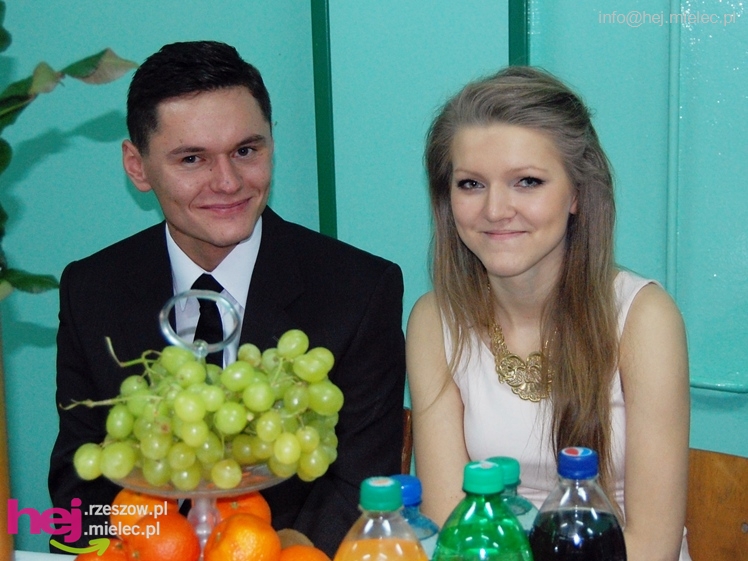 Studniówka w Zespole Szkół imienia Groszkowskiego - część 2