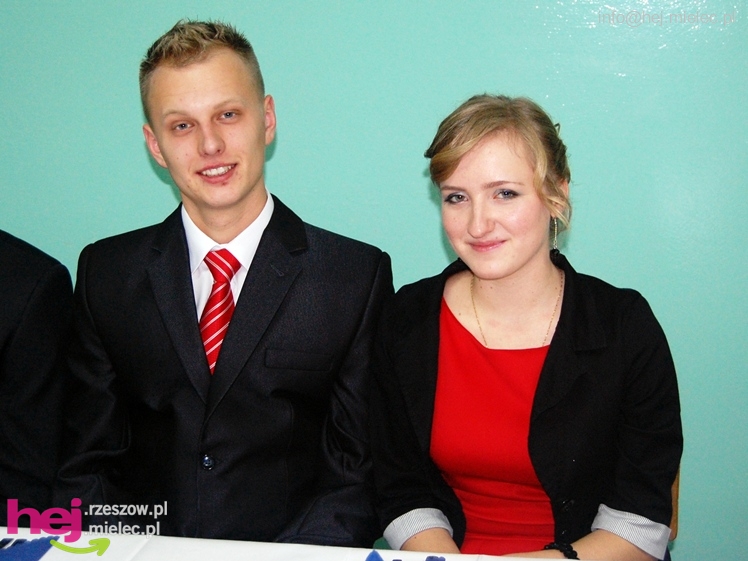 Studniówka w Zespole Szkół imienia Groszkowskiego - część 2