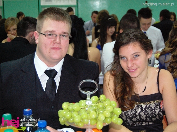 Studniówka w Zespole Szkół imienia Groszkowskiego - część 2