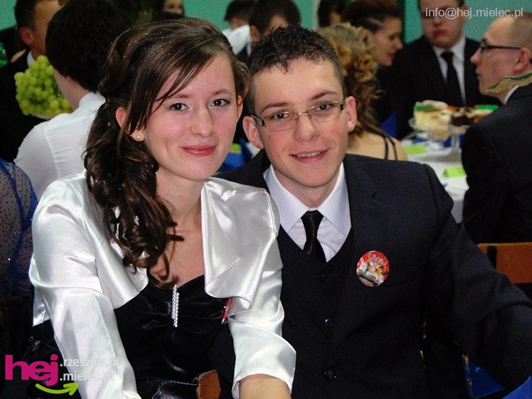 Studniówka w Zespole Szkół imienia Groszkowskiego - część 2