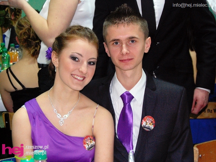 Studniówka w Zespole Szkół imienia Groszkowskiego - część 2