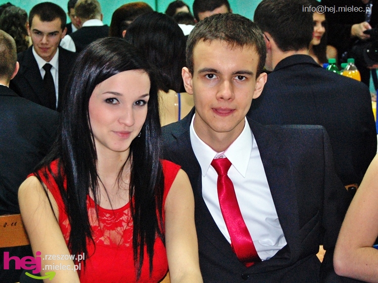 Studniówka w Zespole Szkół imienia Groszkowskiego - część 2