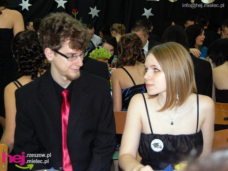 Studniówka w Zespole Szkół imienia Groszkowskiego - część 2