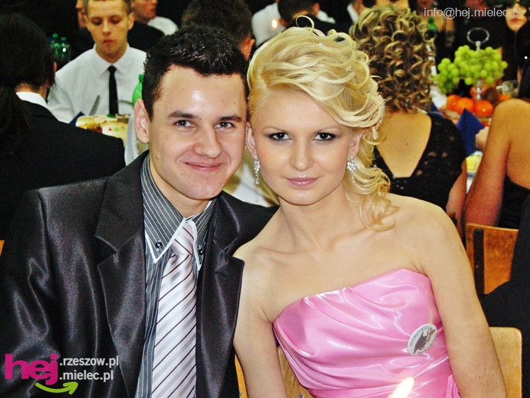 Studniówka w Zespole Szkół imienia Groszkowskiego - część 2