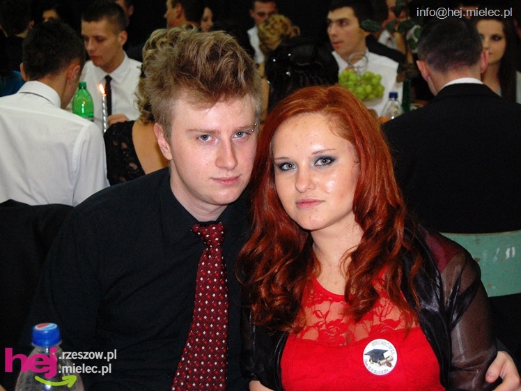 Studniówka w Zespole Szkół imienia Groszkowskiego - część 2