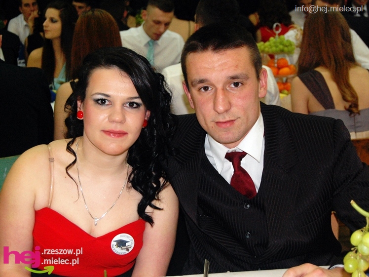 Studniówka w Zespole Szkół imienia Groszkowskiego - część 2