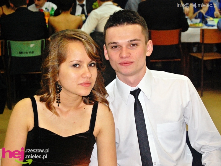 Studniówka w Zespole Szkół imienia Groszkowskiego - część 2