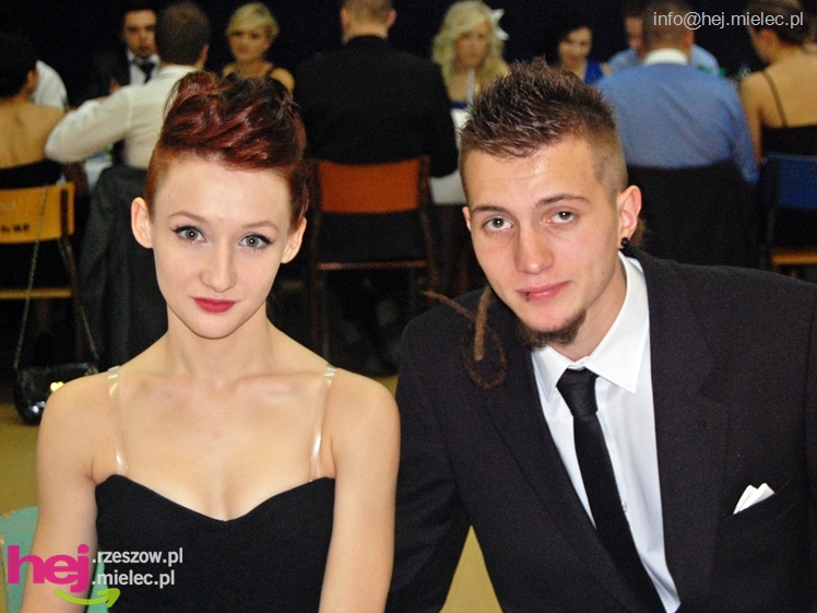 Studniówka w Zespole Szkół imienia Groszkowskiego - część 2