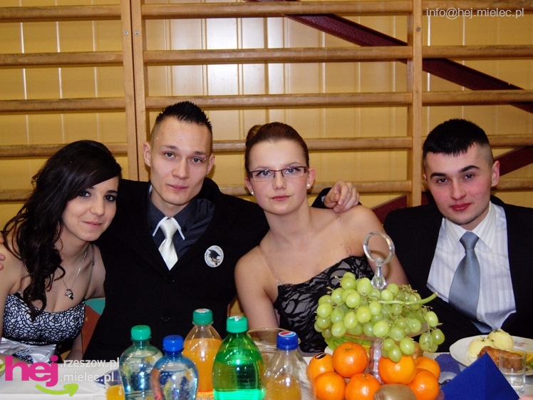 Studniówka w Zespole Szkół imienia Groszkowskiego - część 2