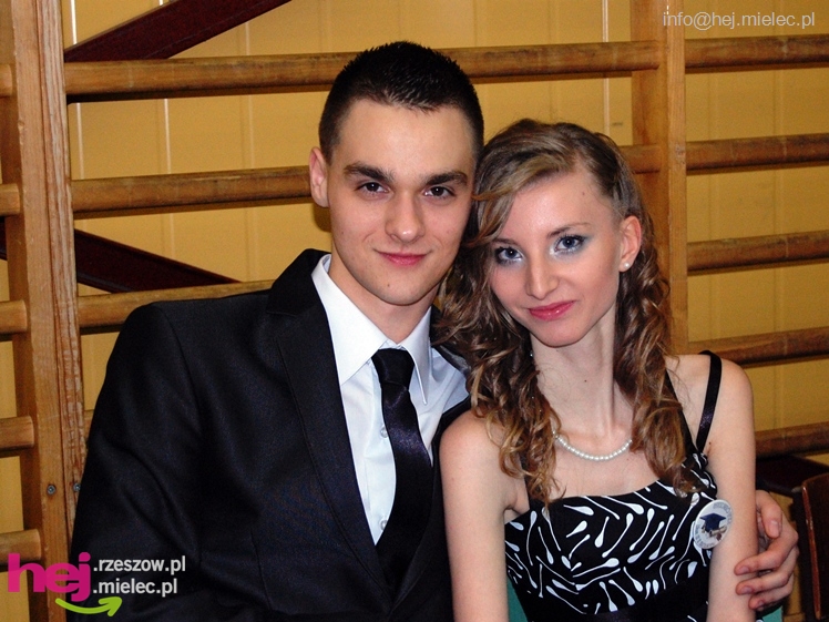 Studniówka w Zespole Szkół imienia Groszkowskiego - część 2