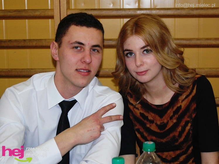 Studniówka w Zespole Szkół imienia Groszkowskiego - część 2