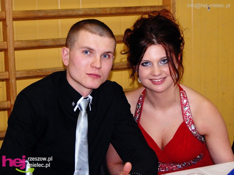 Studniówka w Zespole Szkół imienia Groszkowskiego - część 2