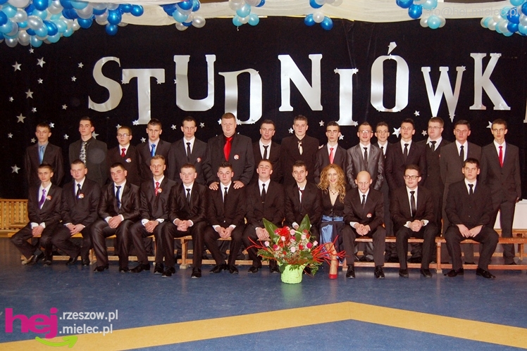 Studniówka w Zespole Szkół imienia Groszkowskiego - część 2