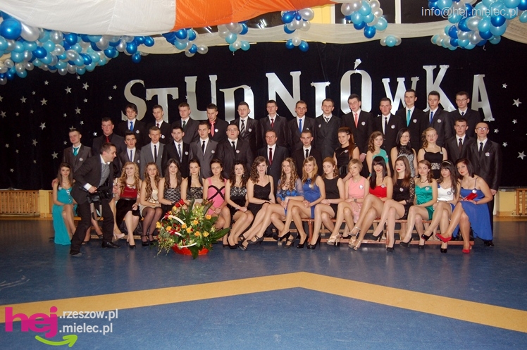 Studniówka w Zespole Szkół imienia Groszkowskiego - część 2