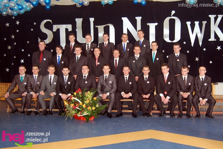 Studniówka w Zespole Szkół imienia Groszkowskiego - część 2