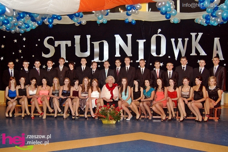 Studniówka w Zespole Szkół imienia Groszkowskiego - część 2