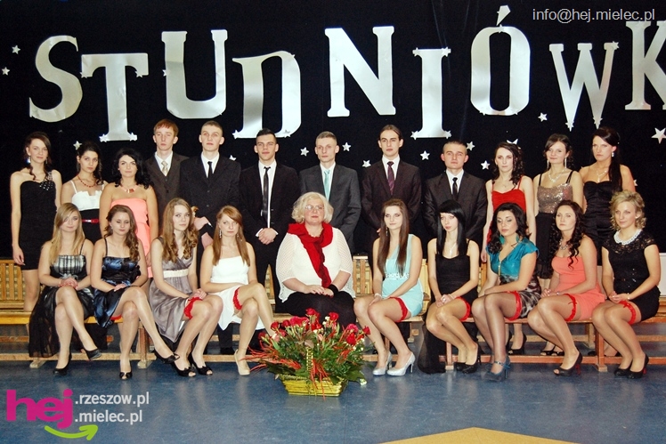 Studniówka w Zespole Szkół imienia Groszkowskiego - część 2