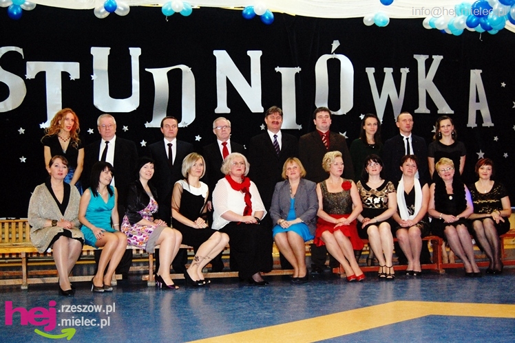 Studniówka w Zespole Szkół imienia Groszkowskiego - część 2