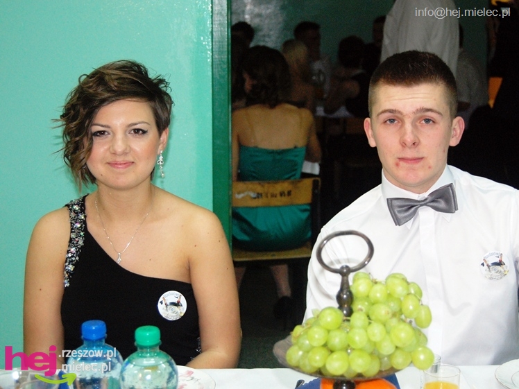 Studniówka w Zespole Szkół imienia Groszkowskiego - część 2