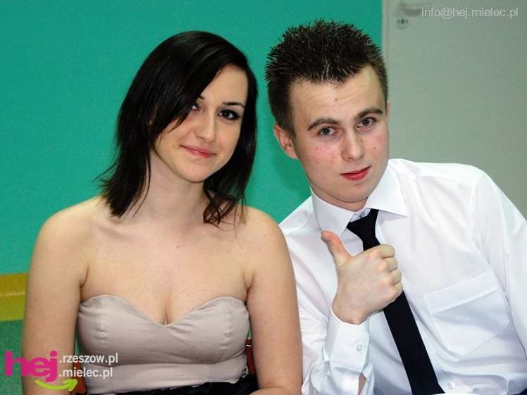 Studniówka w Zespole Szkół imienia Groszkowskiego - część 2