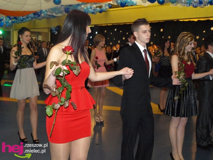 Studniówka w Zespole Szkół imienia Groszkowskiego - część 2