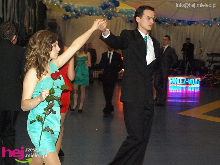 Studniówka w Zespole Szkół imienia Groszkowskiego - część 2