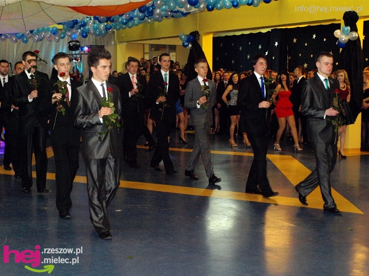 Studniówka w Zespole Szkół imienia Groszkowskiego - część 2