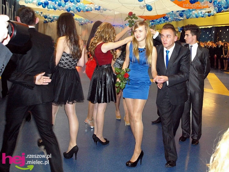 Studniówka w Zespole Szkół imienia Groszkowskiego - część 2