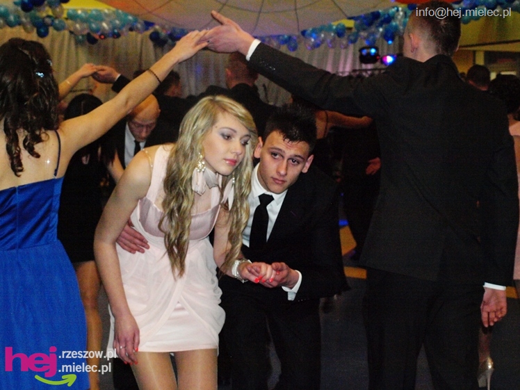 Studniówka w Zespole Szkół imienia Groszkowskiego - część 2