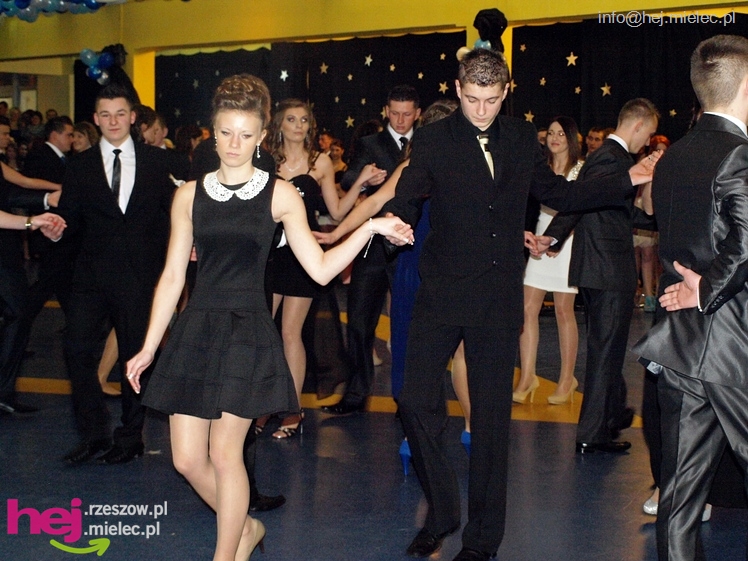 Studniówka w Zespole Szkół imienia Groszkowskiego - część 2