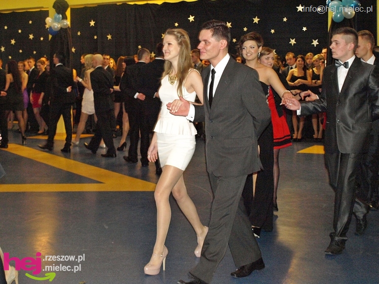 Studniówka w Zespole Szkół imienia Groszkowskiego - część 2