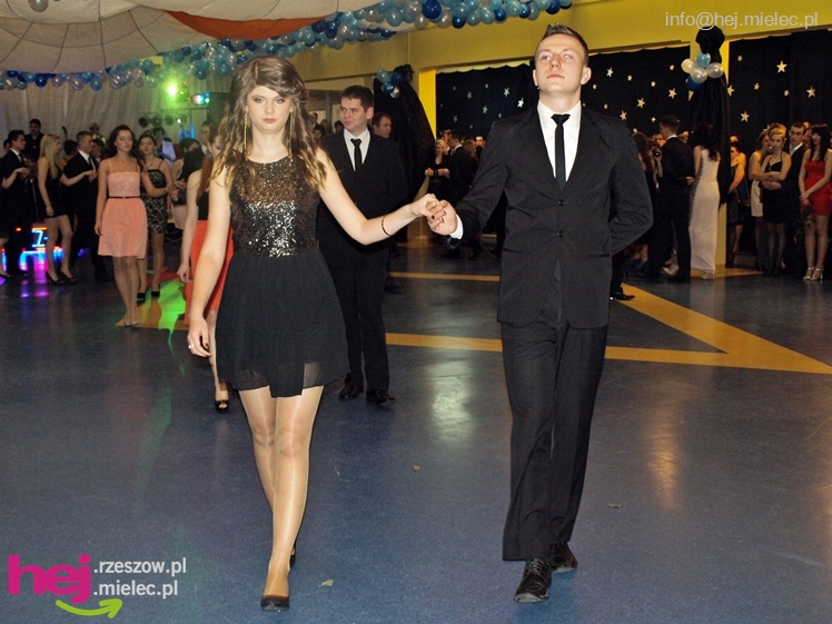 Studniówka w Zespole Szkół imienia Groszkowskiego - część 2