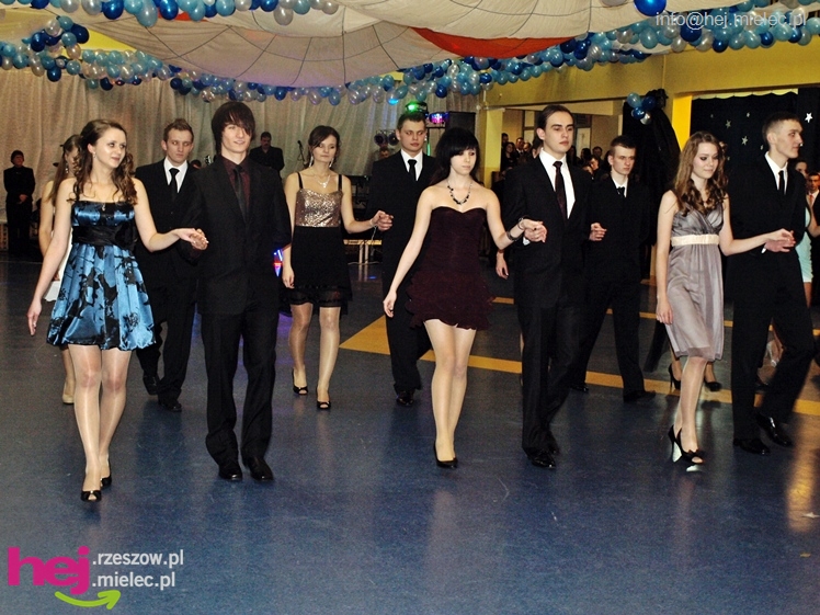 Studniówka w Zespole Szkół imienia Groszkowskiego - część 2