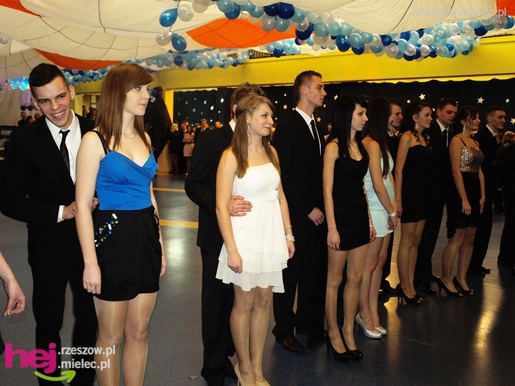 Studniówka w Zespole Szkół imienia Groszkowskiego - część 2