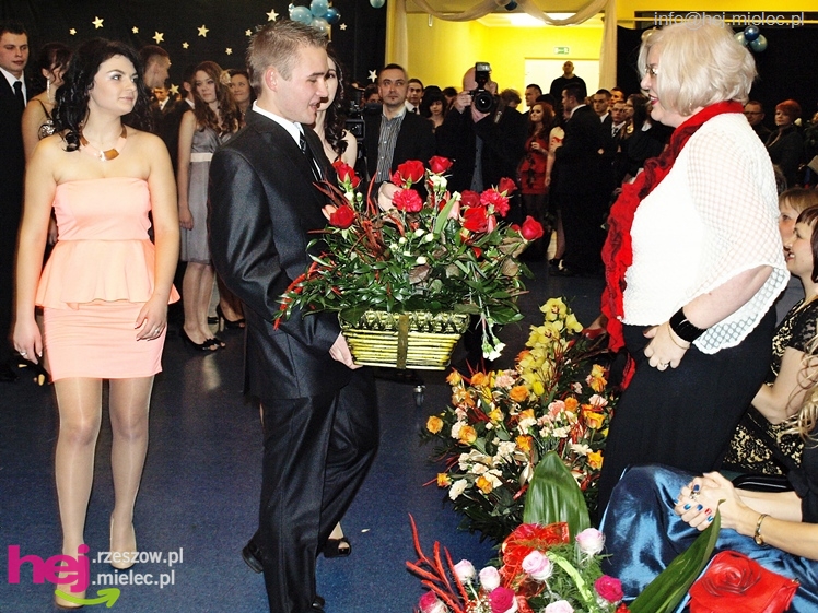 Studniówka w Zespole Szkół imienia Groszkowskiego - część 2