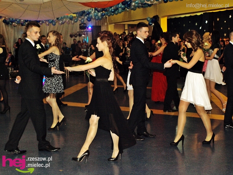 Studniówka w Zespole Szkół imienia Groszkowskiego - część 2