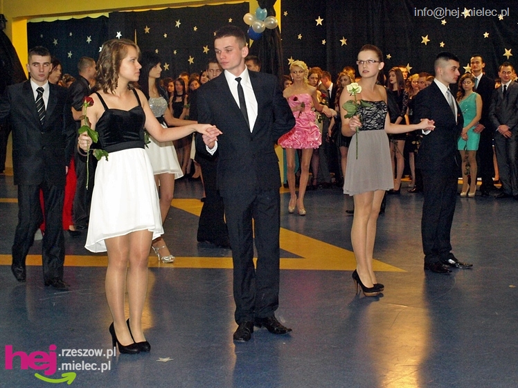 Studniówka w Zespole Szkół imienia Groszkowskiego - część 2