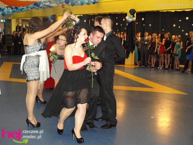 Studniówka w Zespole Szkół imienia Groszkowskiego - część 2