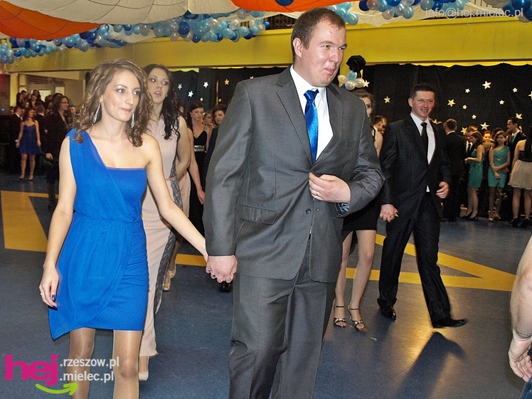 Studniówka w Zespole Szkół imienia Groszkowskiego - część 2