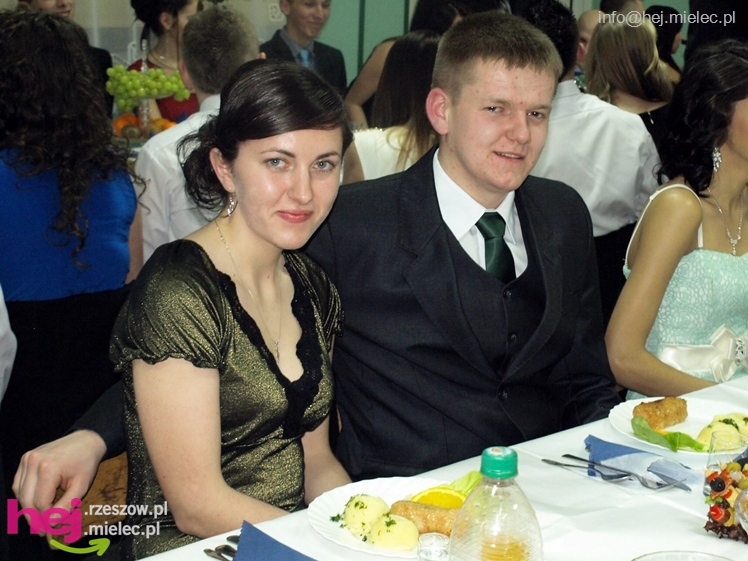 Studniówka w Zespole Szkół imienia Groszkowskiego - część 2